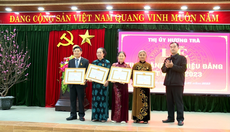 trao huy bhieu dang 3