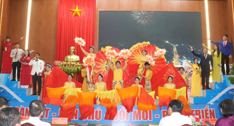 Văn nghệ chào mừng