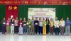 Lãnh đạo thị xã trao tận tay các suất quà cho các hộ nghèo, hộ cận nghèo và hộ có hoàn cảnh khó khăn