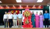 Lãnh đạo Thị uỷ - HĐND - UBND - UBMTTQ Việt Nam thị xã tặng hoa chúc mừng nhân kỷ niệm 115 năm Ngày Quốc tế phụ nữ 8/3