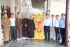 Các đồng chí lãnh đạo thị xã Hương Trà tặng hoa và gửi lời chúc mừng tới các vị chức sắc, tăng, ni, phật tử đón mùa đại lễ phật đản, phật lịch an lành và hạnh phúc