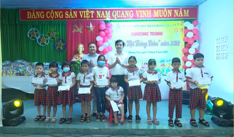 anh trao qua tai chuong trinh dhem hoi trang ram