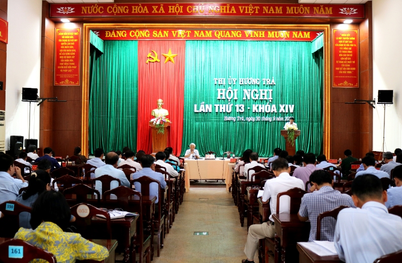 Thị uỷ Hương Trà - Hội nghị lần thứ 13, khoá XIV mở rộng