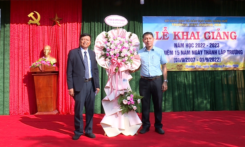 Trường THPT Hương Trà khai giảng năm học mới 2022-2023 và kỷ niệm 15 năm thành lập trường