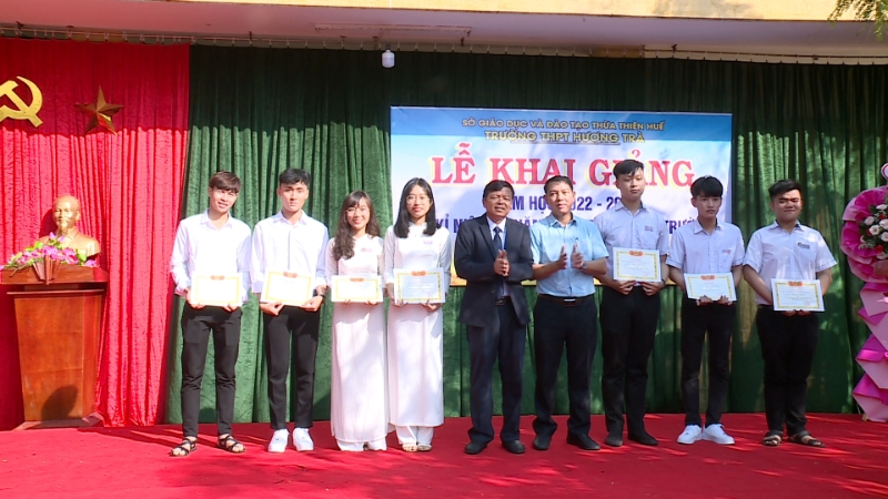 khai giang
