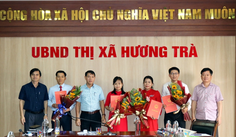 UBND thị xã Hương Trà tổ chức Lễ công bố Quyết định bổ nhiệm cán bộ lãnh đạo, quản lý