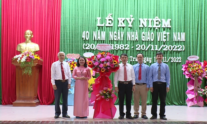 Hương Trà tổ chức lễ kỷ niệm 40 năm Ngày nhà giáo Việt Nam