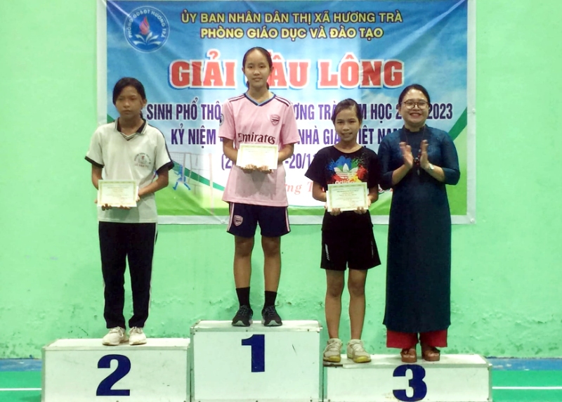 giai cau long hoc sinh 1