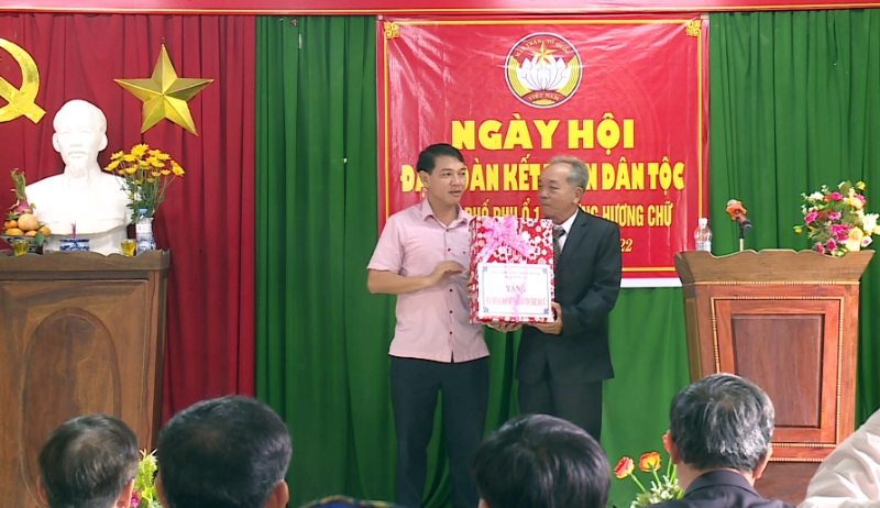 Tổ dân phố đầu tiên của thị xã Hương Trà tổ chức Ngày hội Đại đoàn kết dân tộc