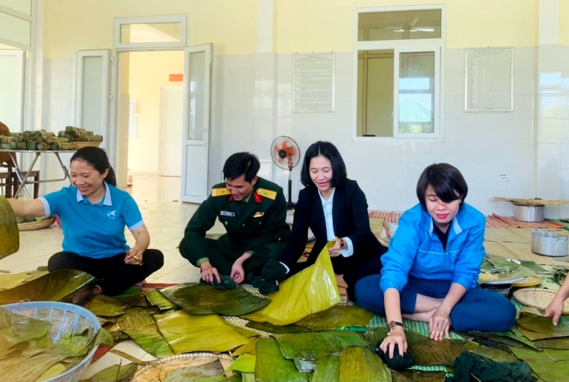 Hương Trà: Ngày hội bánh chưng xanh" thắm tình đoàn kết