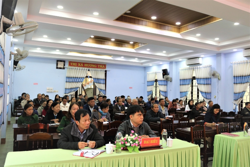 anh 1 gan 100 can bo dang vien phuong huong van tham gia lop boi duong