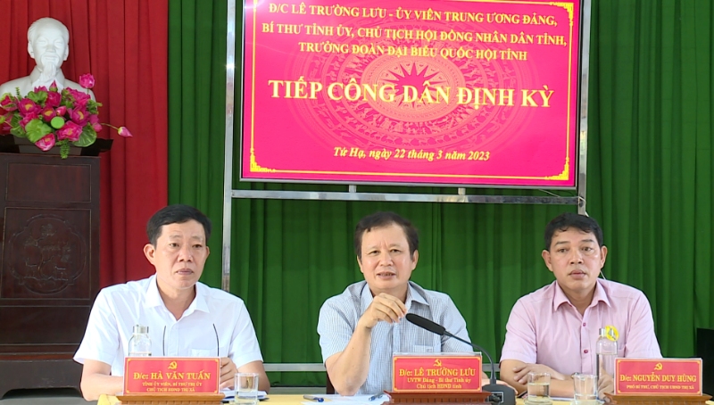 Bí thư Tỉnh uỷ Lê Trường Lưu tiếp công dân định kỳ tại phường Tứ Hạ
