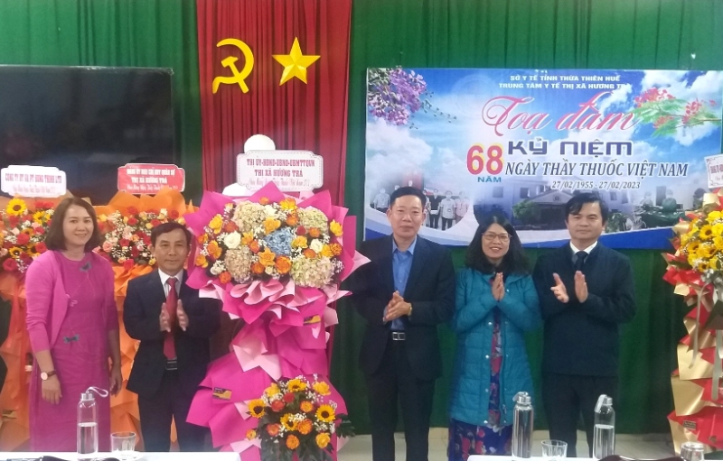 Hương Trà: Bí thư Thị ủy dự tọa đàm kỷ niệm 68 năm Ngày Thầy thuốc Việt Nam