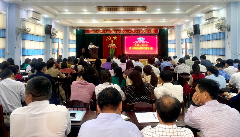 Hương Trà: Khai giảng lớp bồi dưỡng nghiệp vụ công tác Đảng 2023