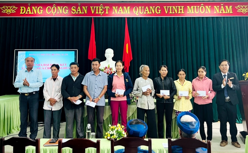 Hương Xuân: Người dân đóng góp kinh phí lắp điện chiếu sáng hơn 21km
