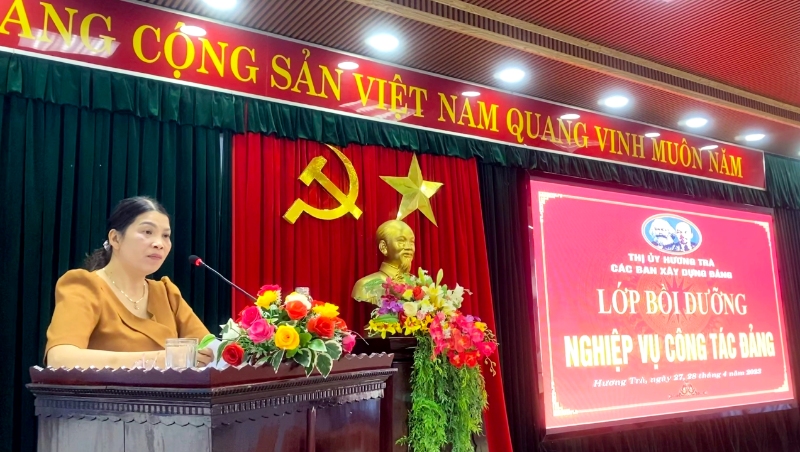 uvtv truong ban dan van chu tich mat tran bao cao tai lop boi duong