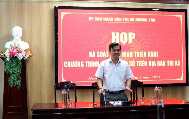Ông Đỗ Ngọc An – Phó Chủ tịch UBND thị xã Hương Trà chủ trì cuộc họp