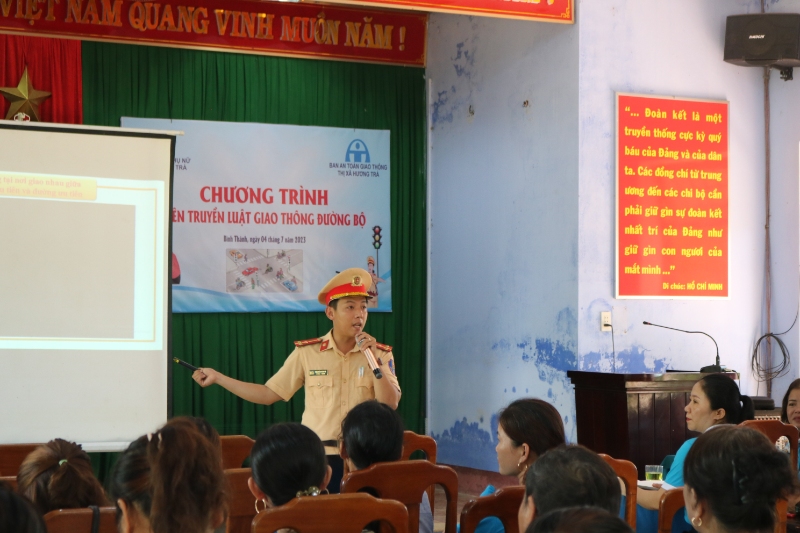 Tuyên truyền, phổ biến pháp luật ATGT cho hội viên phụ nữ