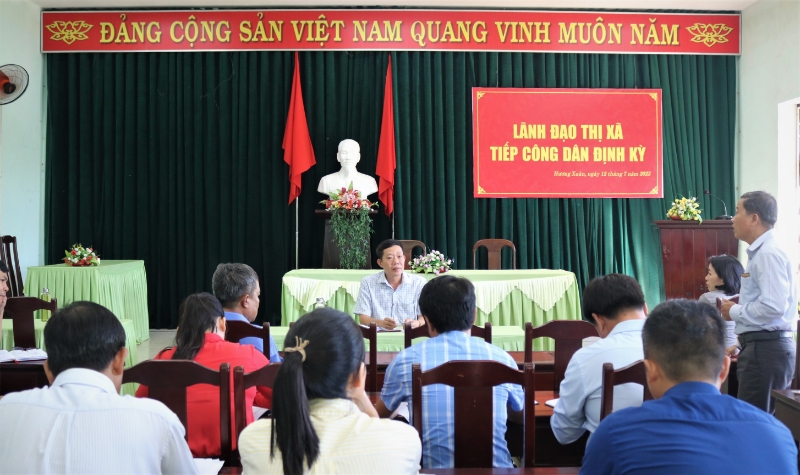 anh 3 dai dien lanh dao phuong huong xuan giai thich cac y kien kien nghi cua nguoi dan
