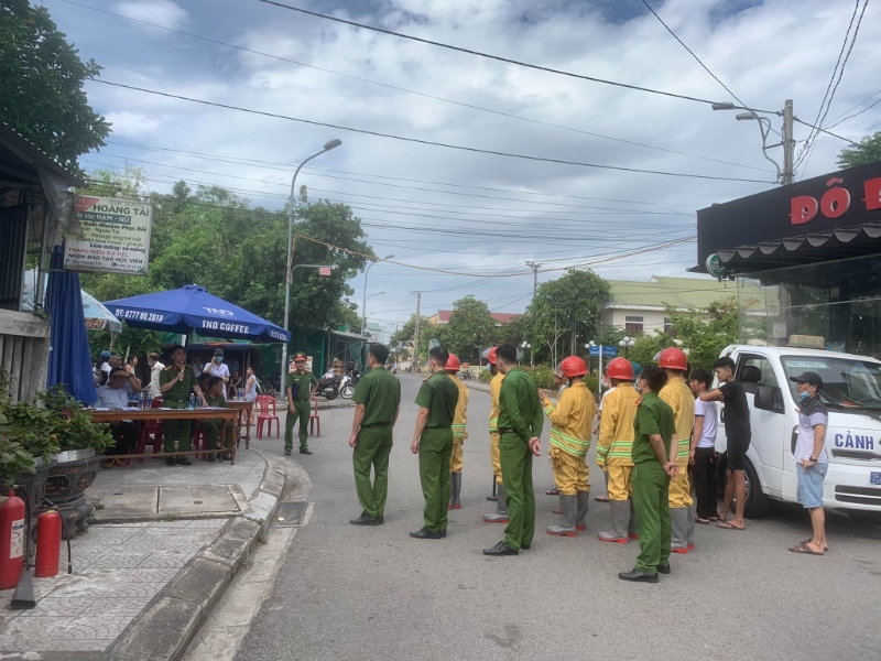 Phường Tứ Hạ thực tập phương án PCCC trước tình hình cao điểm nắng nóng