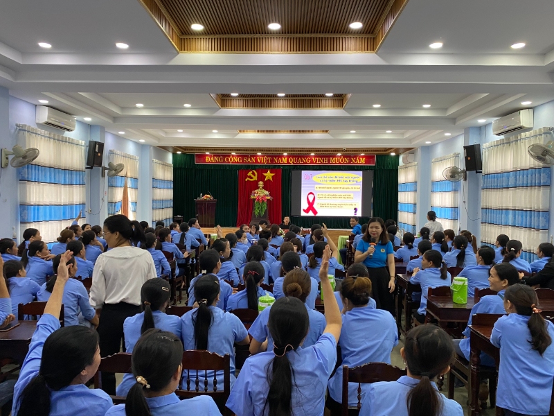 Hương Trà: Truyền thông về phòng, chống HIV/AIDS và Sinh hoạt Câu lạc bộ Sức khoẻ sinh sản và pháp luật lao động trong đoàn viên, người lao động