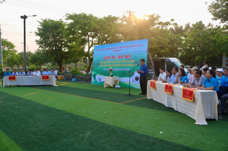 Giải bóng đá mini nam trong đoàn viên người lao động khối các cơ quan hành chính sự nghiệp thị xã Hương Trà năm 2024