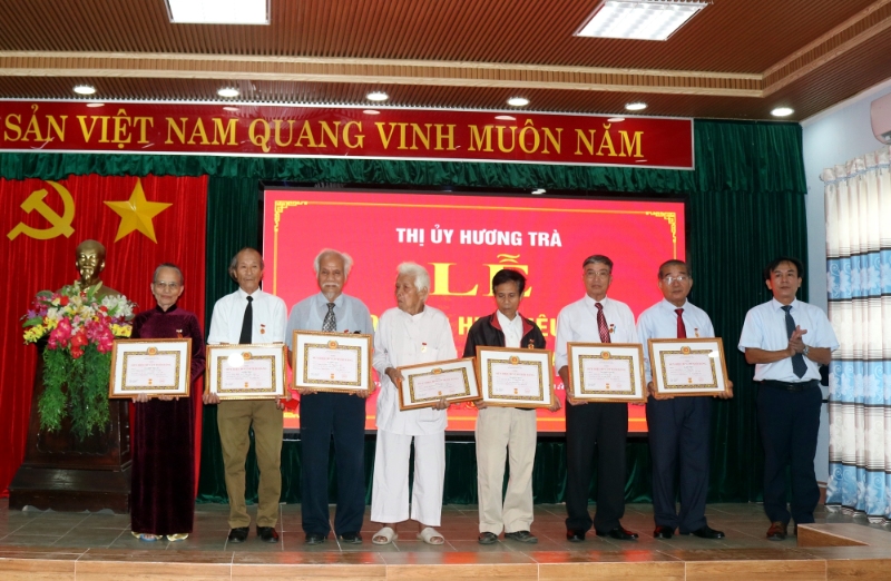 trao huy hieu dang dot 19 5 2024 4