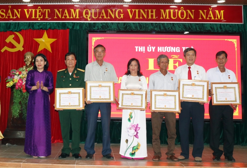 trao huy hieu dang dot 19 5 2024 5
