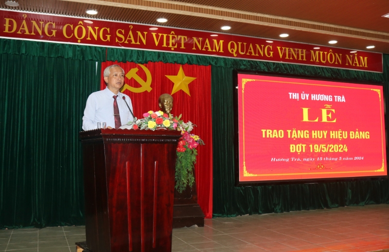 trao huy hieu dang dot 19 5 2024 6