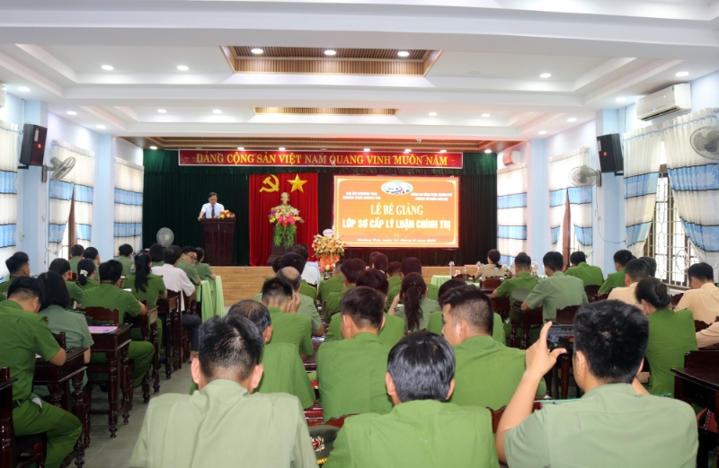 Quang cảnh Lễ bế giảng