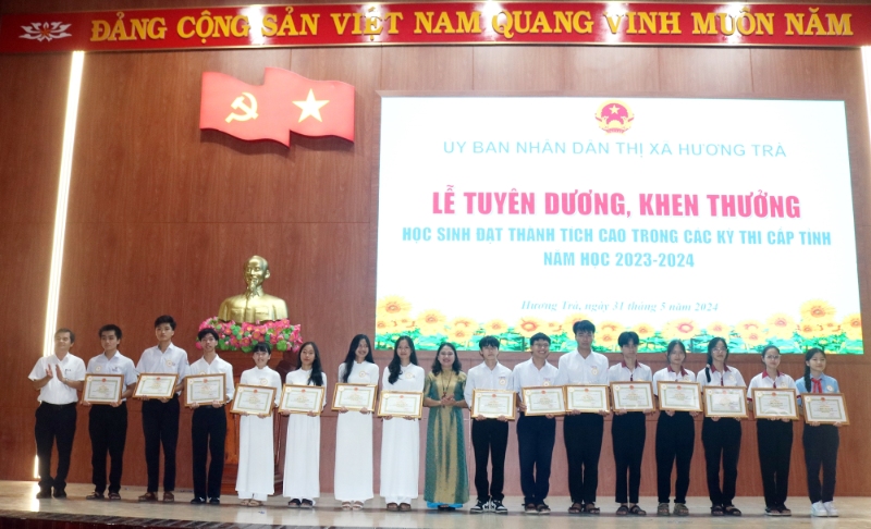 tuyen duong khen thuong hoc sinh gioi 2