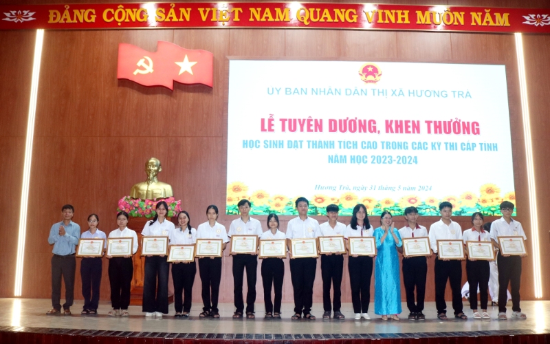 tuyen duong khen thuong hoc sinh gioi 4