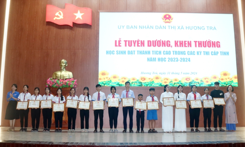 tuyen duong khen thuong hoc sinh gioi 6