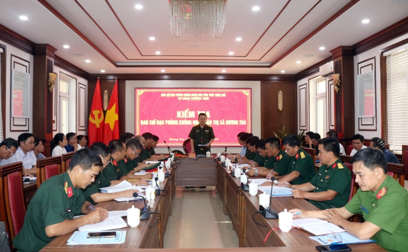 . Đoàn kiểm tra công tác Phòng không nhân dân tại thị xã Hương Trà