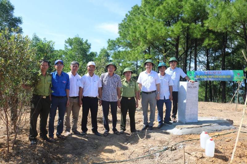 cac dai bieu chup anh luu niem tai chuong trinh