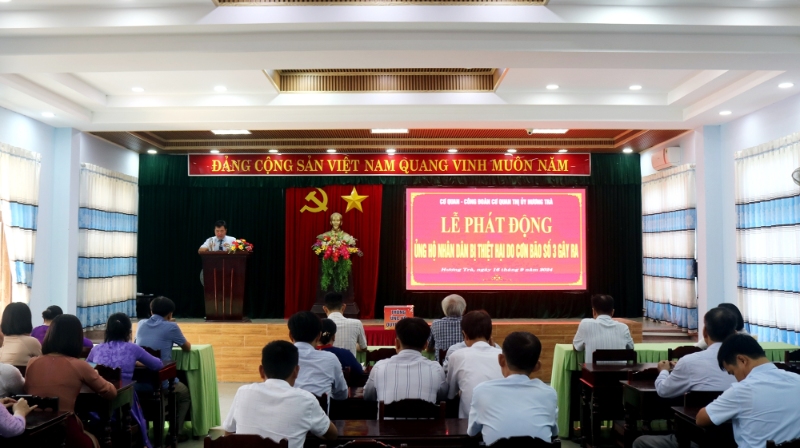 Quang cảnh Lễ phát động ủng hộ Nhân dân bị thiệt hại do bão số 3 gây ra