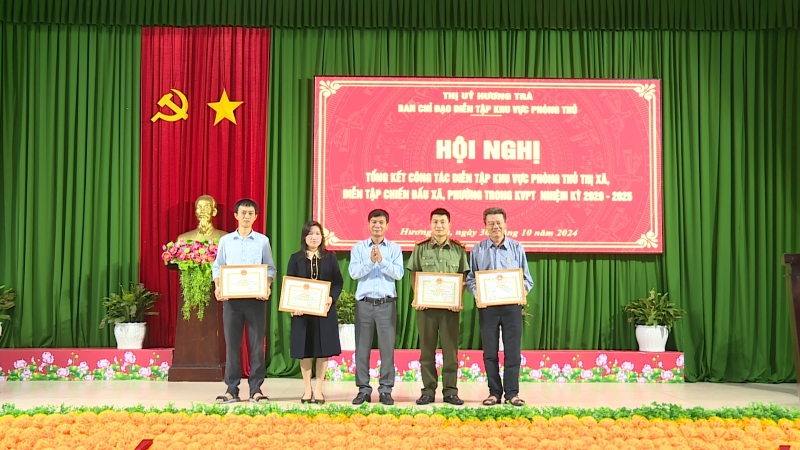 khen thuong cho cac ca nhan dat thanh tich