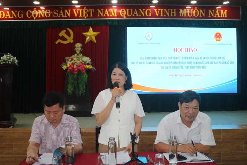 ba nguyen thi thu huong pho giam doc so khoa hoc va cong nghe chu tri phan thao luan tai hoi thao