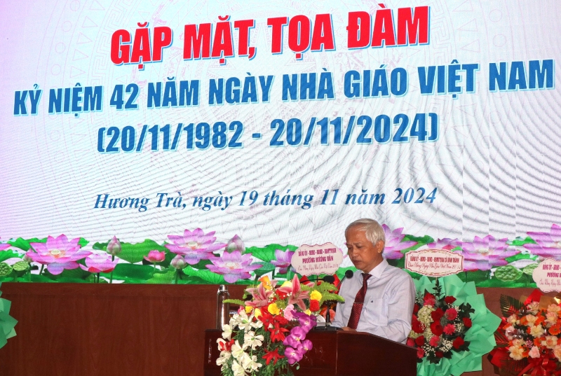 5 nhà giáo được công nhận Nhà giáo Ưu tú, 2 tập thể, 3 cá nhân được Bộ Giáo dục và Đào tạo tặng Bằng khen