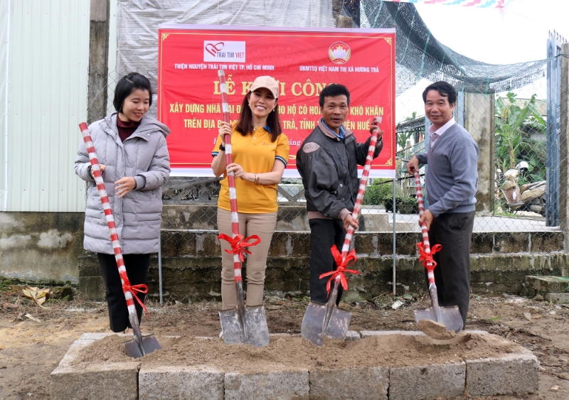 Lễ khởi công xây dựng nhà đại đoàn kết cho hộ có hoàn cảnh khó khăn ở phường Hương Xuân