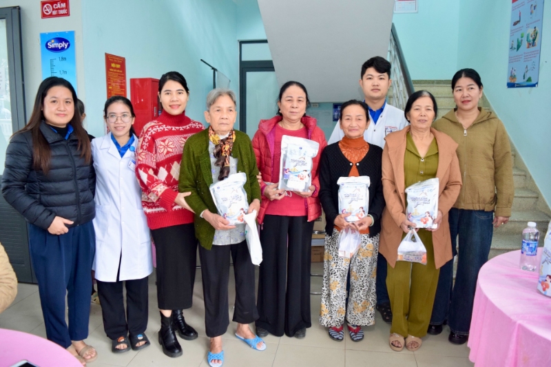 cap phat thuoc mien phi cho nguoi dan xa huong toan thi xa huong tra