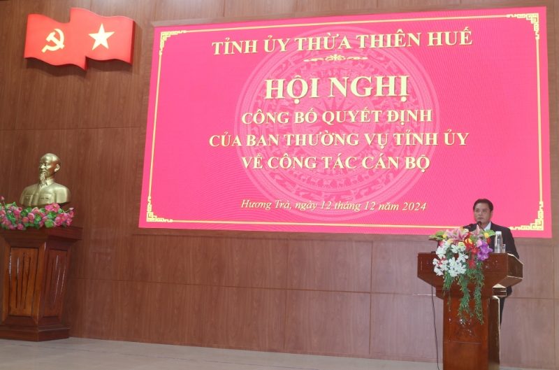 cong bo quyet dinh bo nhiem bi thu thi uy 4