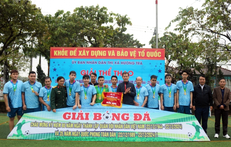 giai bong da vu trang 2024 3