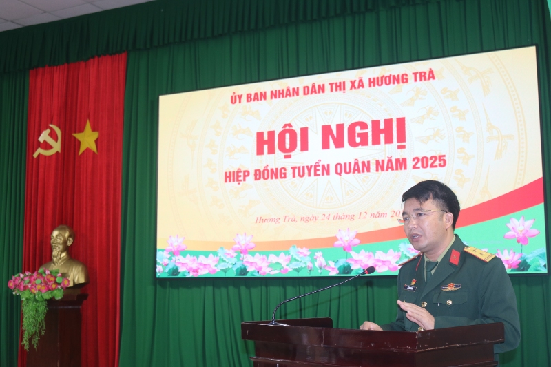 trung ta le van trung chi huy truong pho chu tich thuong truc hoi dong nvqs thi xa phat bieu ket luan tai hoi nghi