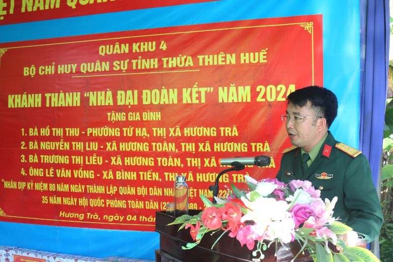 trung ta le van trung uvtv chi huy truong ban chi huy quan su thi xa huong tra phat bieu tai buoi khanh thanh