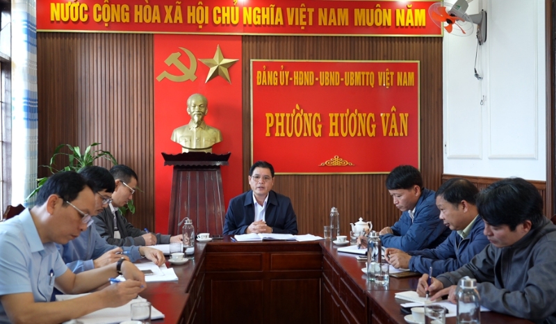 Bí thư Thị ủy Hương Trà làm việc với phường Hương Vân