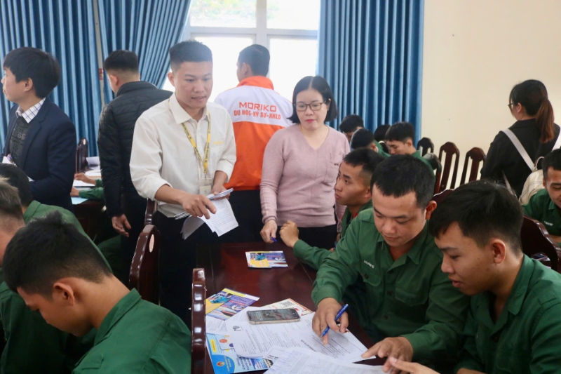 cac quan nhan xuat ngu duoc tu van dinh huong hoc nghe viec lam