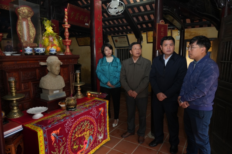 dong chi bi thu thi uy huong tra tham quan tai nha tho danh nhan dang huy tru phuong huong xuan