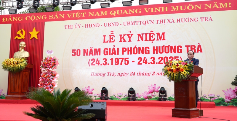 dong chi nguyen huy ngoc dai dien luc luong vu trang tham gia giai phong huong tra phat bieu tai buoi le