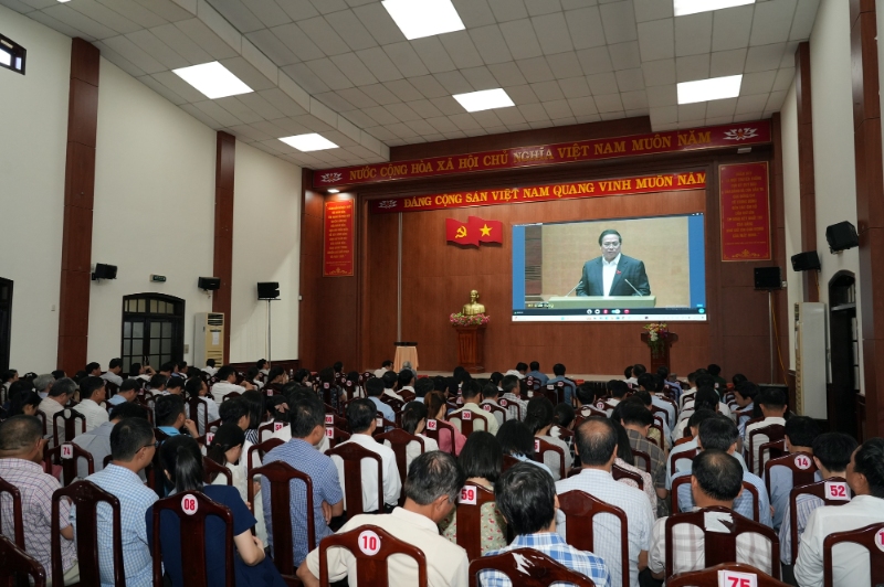 Thủ tướng Chính phủ Phạm Minh Chính quán triệt nội dung Nghị quyết 68-NQ/TW của Bộ Chính trị về kinh tế tư nhân tại hội nghị